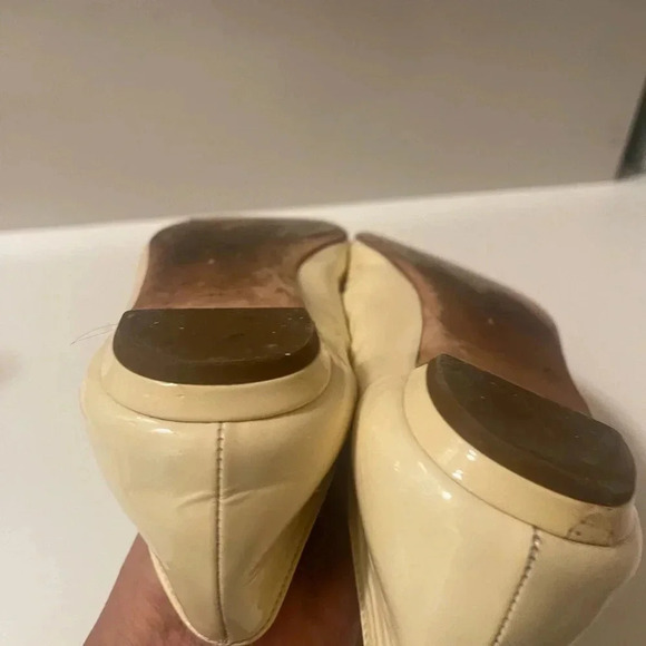 Gucci light lemon color patant leather open toe shoes in good conditions - Picture 10 of 16